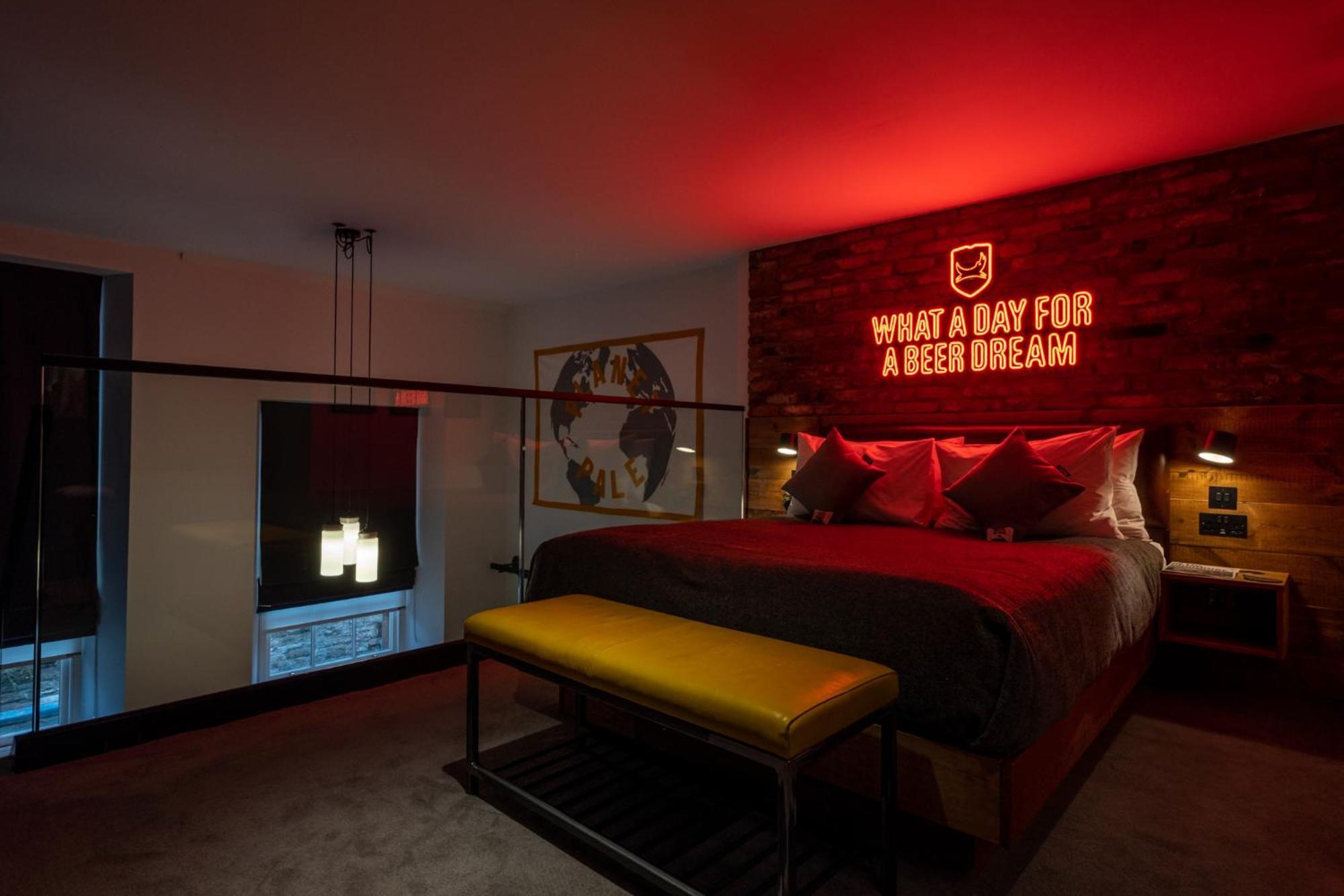 ホテル Brewdog Doghouse エディンバラ 部屋 写真